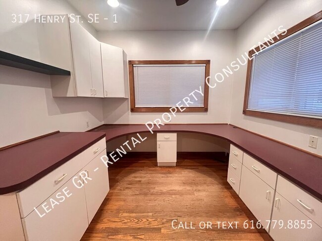 Building Photo - Two Bedroom Spacious Unit in Cherry Hill! ...