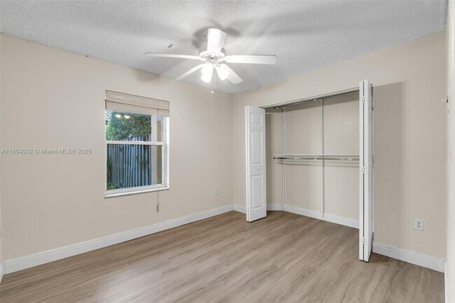 Building Photo - 14761 SW 156th Ave