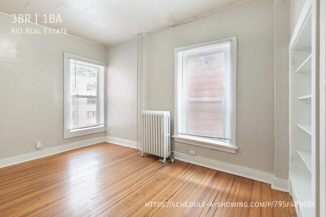 Building Photo - 903 E 14th Ave