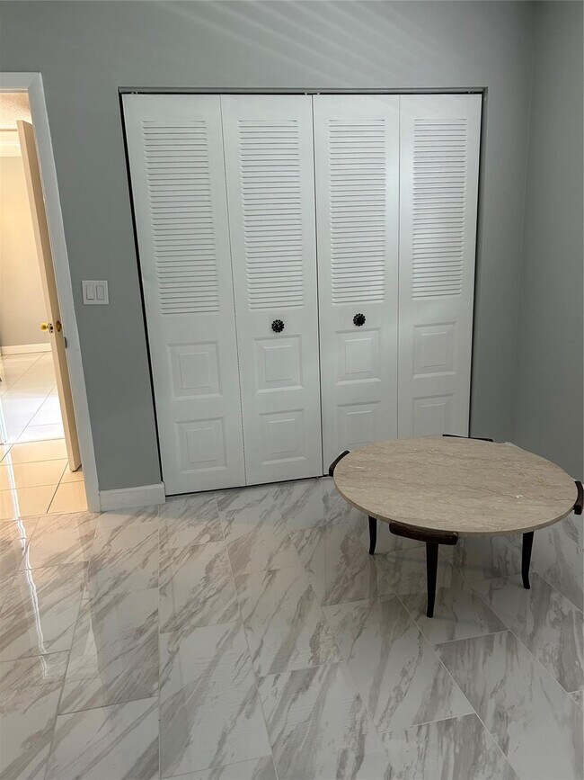 Building Photo - 31 Abbey Ln