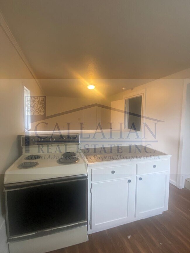 Building Photo - 700 W 33rd St