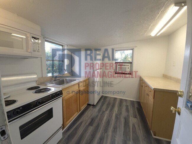 Building Photo - 1415 10th St W