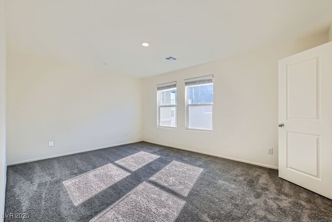 Building Photo - 4859 Wine Rdg Ave