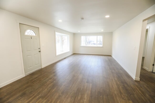 Building Photo - 5113 N McDonald Rd