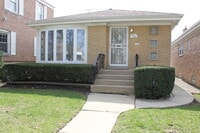 Building Photo - 7615 W Devon Ave