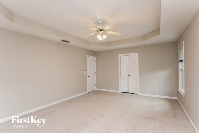Building Photo - 3215 Maple Terrace Dr
