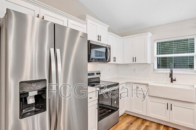 Building Photo - 6551 Hemlock Rd