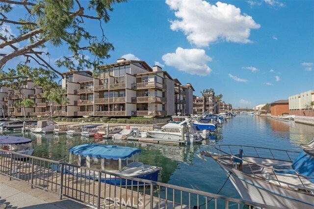 Building Photo - 7235 Marina Pacifica Dr S