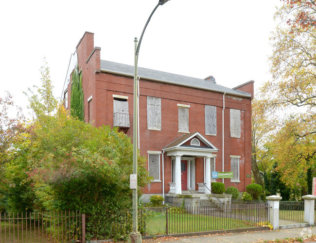 Building Photo - Howland House