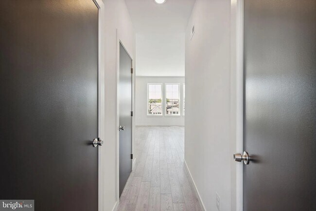 Building Photo - 5608 Florence Ave