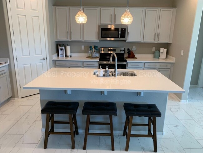 Building Photo - 8721 W MacKenzie Dr