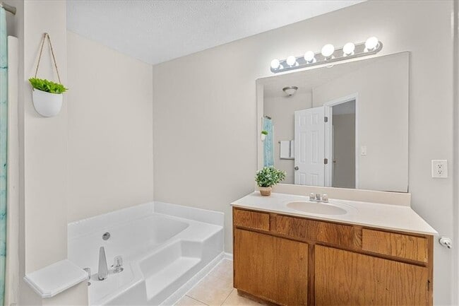 Building Photo - 1052 Travelers Trail