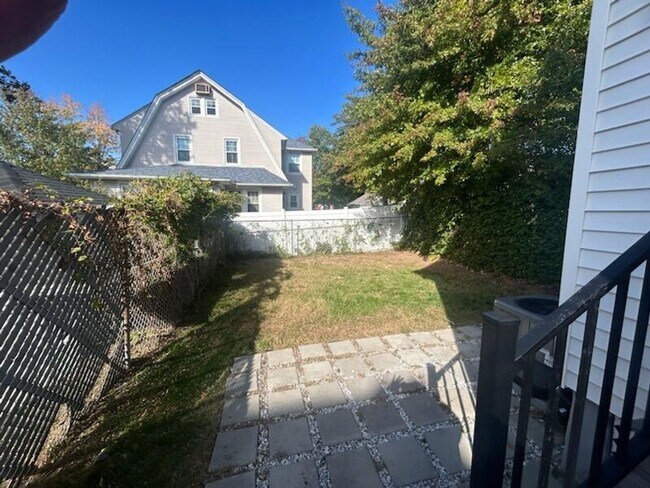 Building Photo - For Rent: Stylish 3-Bedroom Home in Hacken...