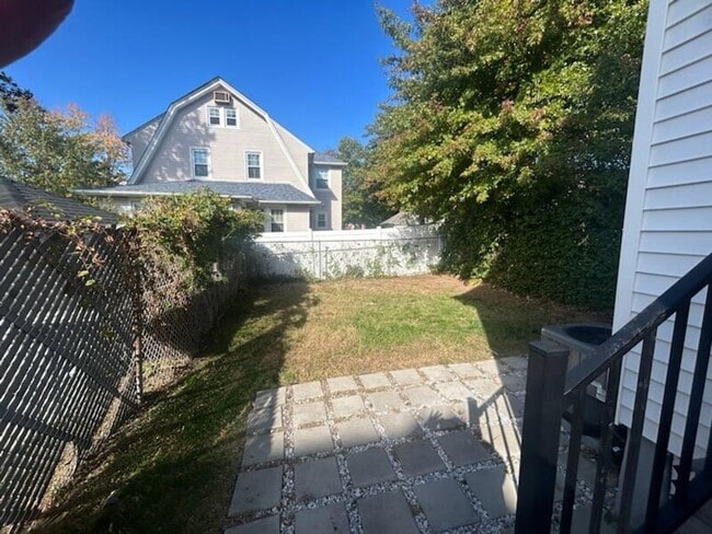 Building Photo - Stylish 3-Bedroom Home in Hackensack, NJ for Rent