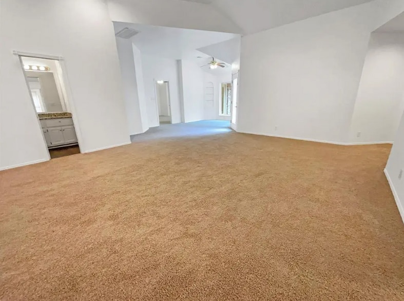 Building Photo - 11708 Hollyrock Dr