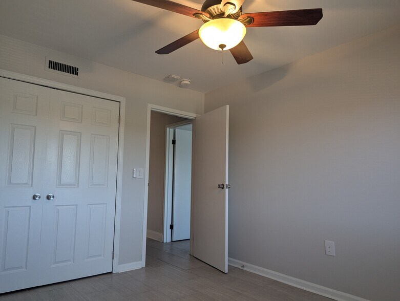 Second bedroom - 200 Sanders Ferry Rd
