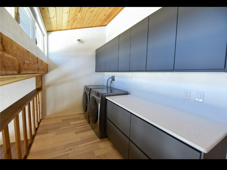 Building Photo - 166 S Fuller Placer Rd