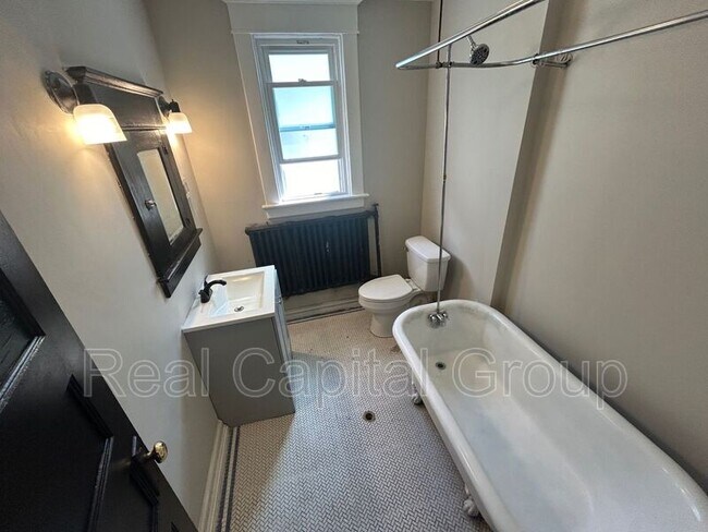 Building Photo - 34 Besch Ave