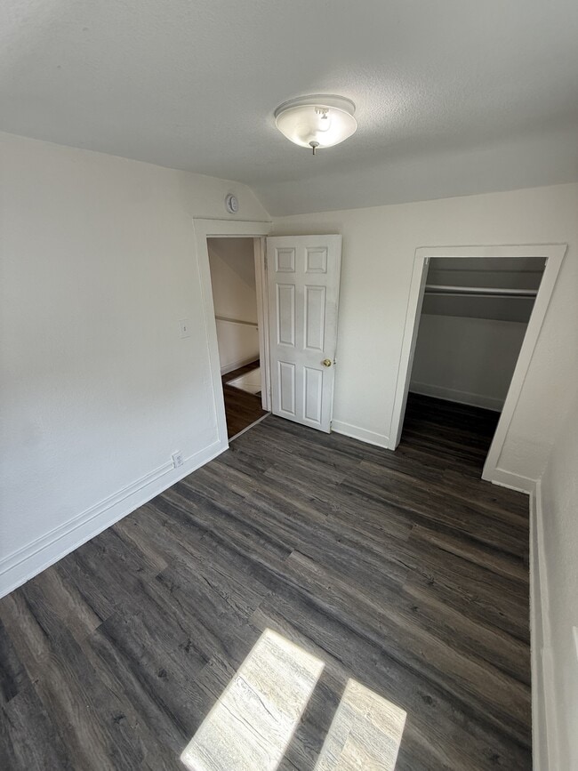 Building Photo - 353 Sherburne Ave