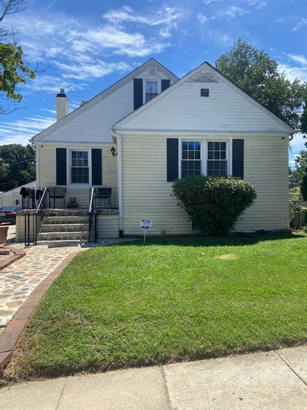 Building Photo - 6211 Birchwood Ave