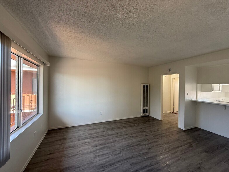 Building Photo - 14026 Paramount Blvd