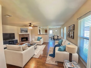 Building Photo - Open Floorplan and Amazing Resort Style Community!