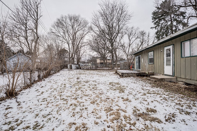 Building Photo - 2932 Cameron Ave