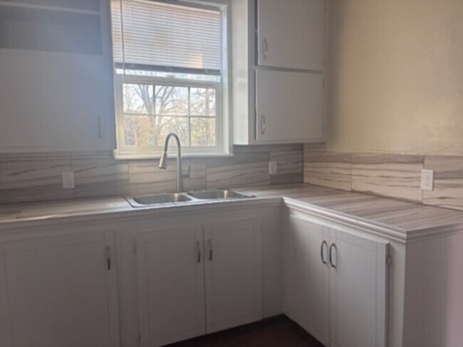 Building Photo - 131 Grandview Cir