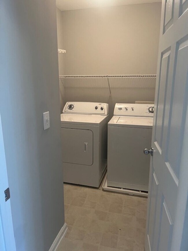 Building Photo - 8 Grosbeak Ln