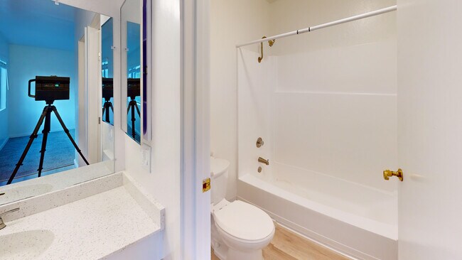 Building Photo - 515 B St