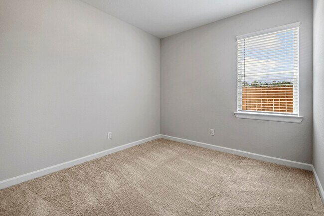 Building Photo - 15683 Honey Cv Dr
