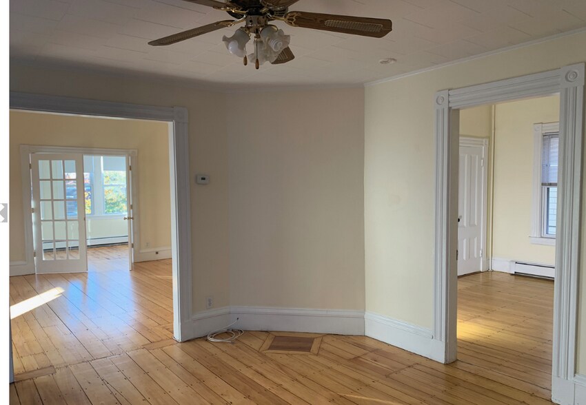 Building Photo - 547 Broadway