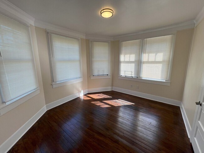 Building Photo - Charming 3-Bedroom Home Near Baton Rouge General Hospital!