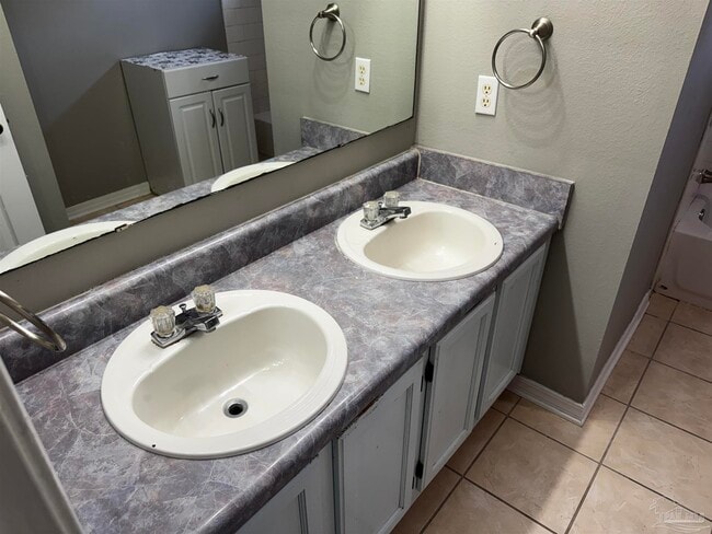 Building Photo - 9184 Arand Dr