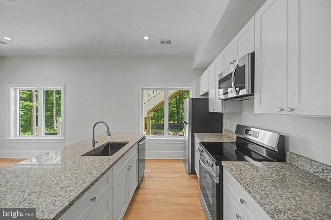 Building Photo - 10205 Sorrel Ave