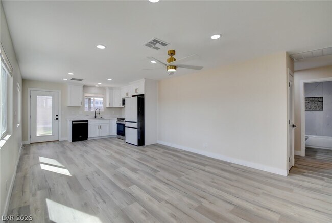 Building Photo - 4401 Vía Torino