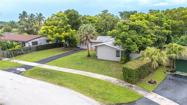 Building Photo - 15831 Palmetto Club Dr