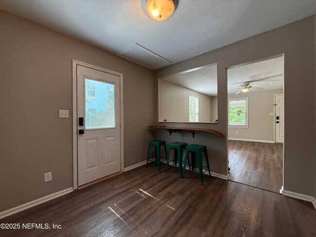 Building Photo - 509 Live Oak St