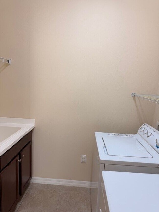 Building Photo - Home in Resort-Style Gated Community