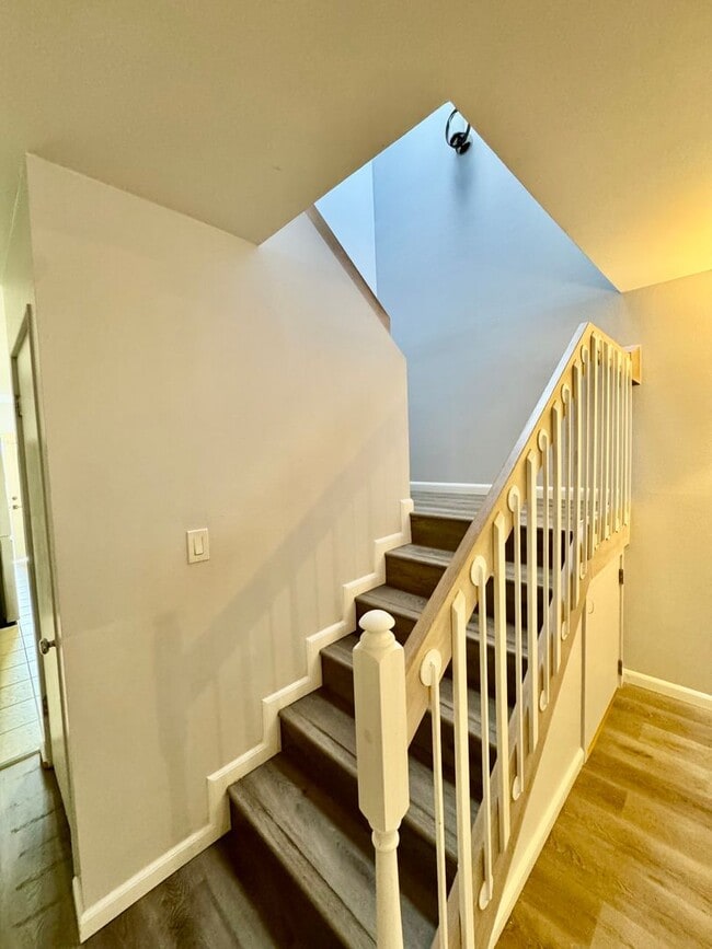 Building Photo - 3/2/2 Townhome at Village Green