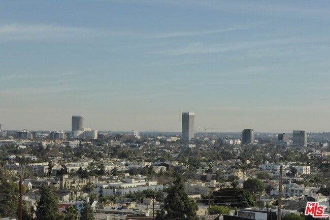 Primary Photo - 1131 Alta Loma Rd