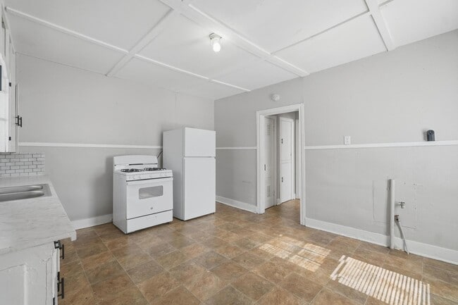 Building Photo - 702 Grape St