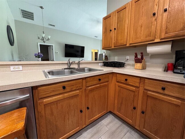 Building Photo - 1126 Sandy Ridge Dr