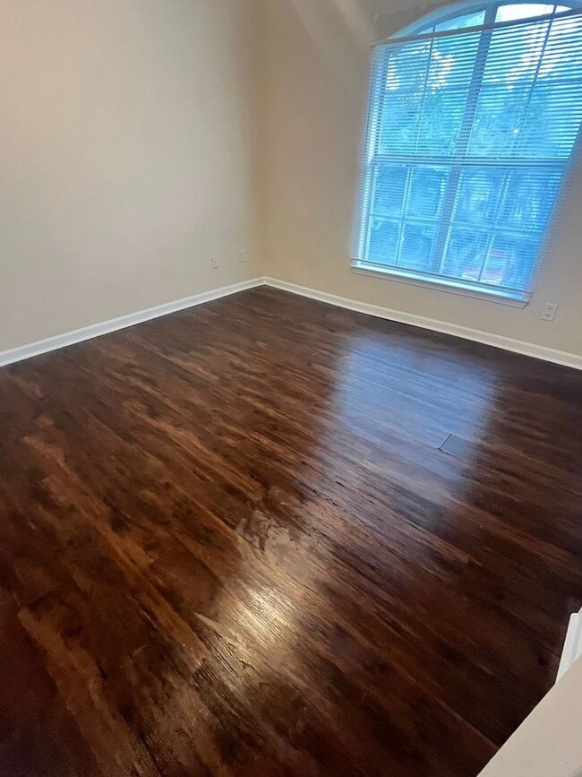 Building Photo - Gardens of Bridgehampton - 2 Bed - 2 bath ...