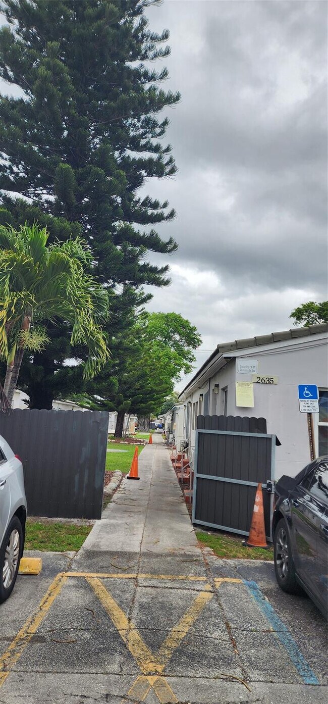 Building Photo - 2711 Lincoln St