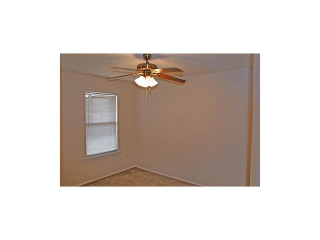 Building Photo - 3 Bedroom 2 Bath home for Lease in Denton