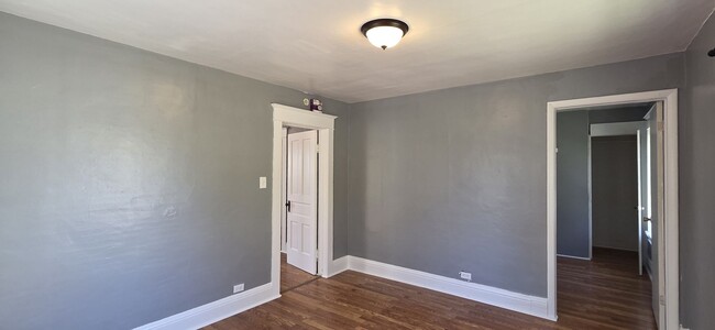 Building Photo - Upper Level One Bedroom Condo in Cadillac