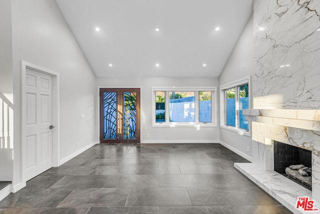 Building Photo - 1716 Vía La Paz, Burbank, CA 91501 - 4 BR 4 BA house