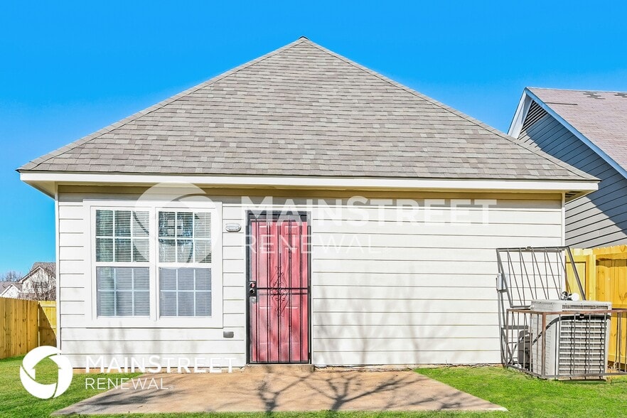 Building Photo - 4690 Royal View Dr