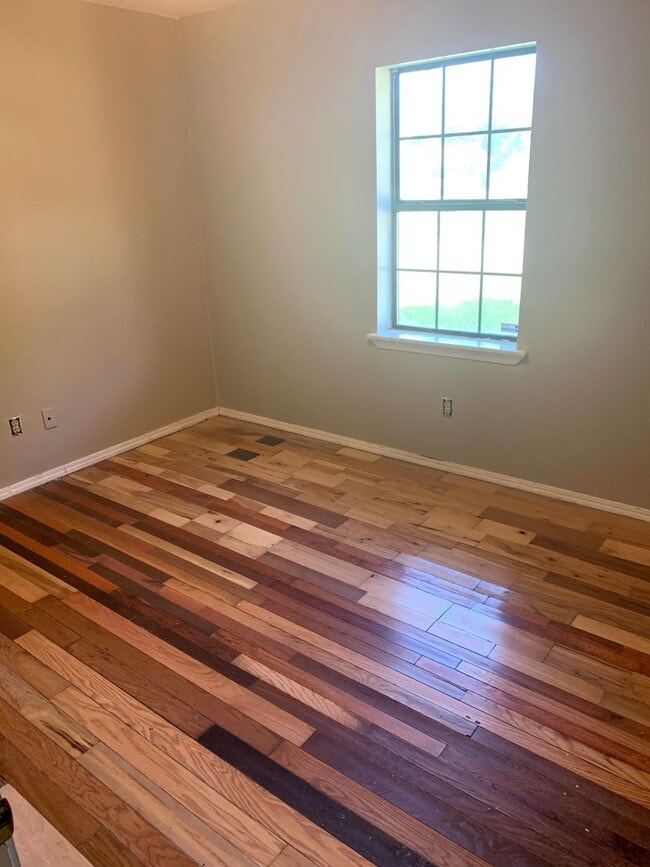 Building Photo - 2402 Taft St